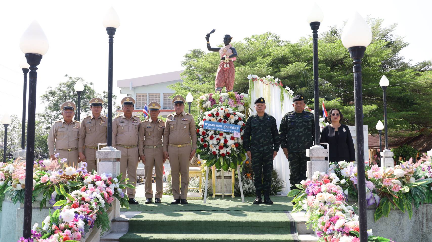 ผู้ว่าโคราช- แม่ทัพกุ้ง วางพวงมาลา สดุดีวีรกรรม ย่าเหลือ วีรสตรีกู้ชาติทุ่งสัมฤทธิ์