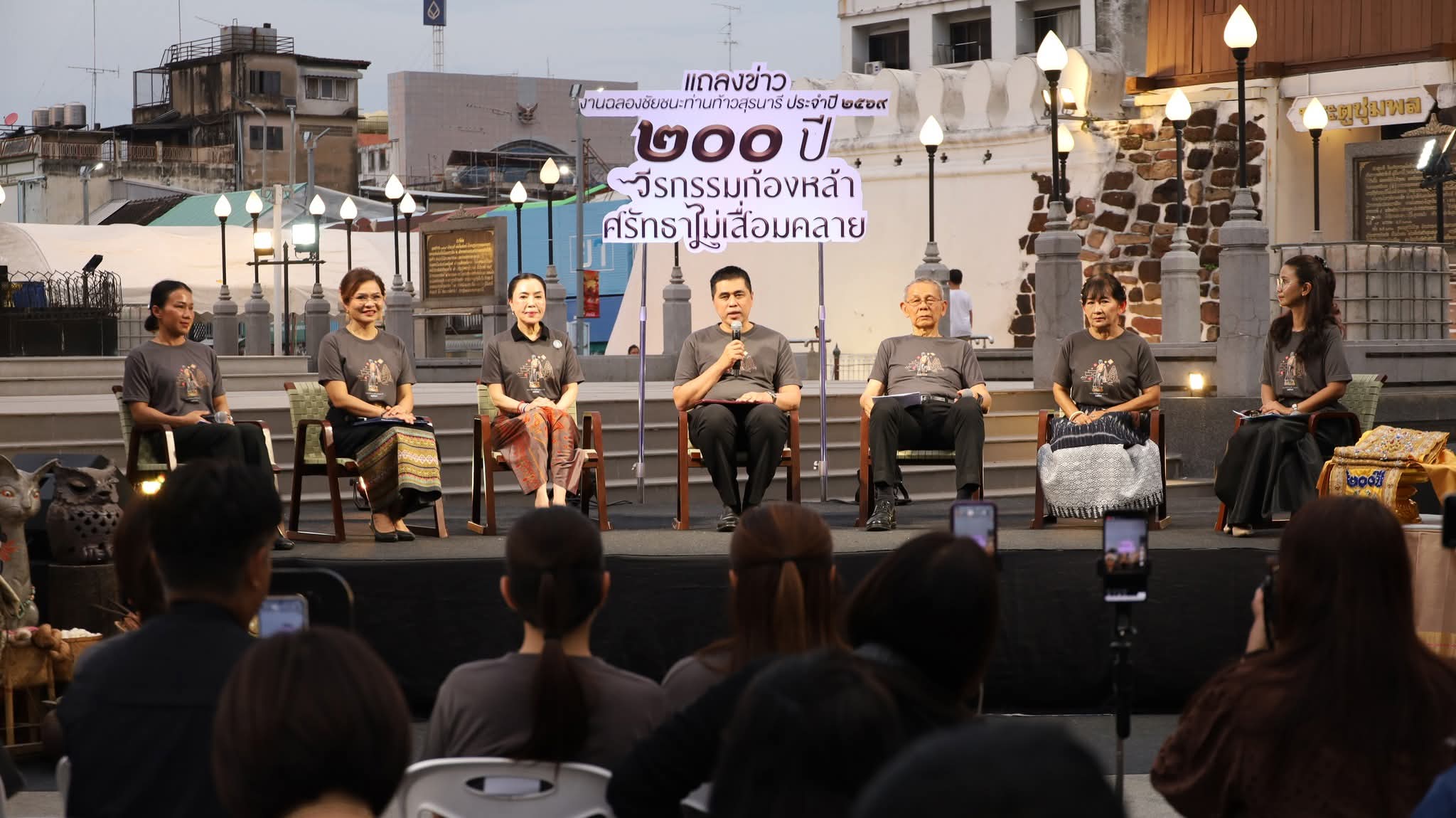 ผู้ว่าโคราช แถลงจัดใหญ่ 200 ปี วีรกรรมย่าโม ดึง 4 ฮีโร่สายเลือดโคราช สุนารี-อร-กิ๊ฟ-น้ำตาล ถือคบไฟจุดพลุ 4 มุมเมือง พร้อมสตรีโคราช 7,410 ชีวิต ร่วมรำบวงสรวง