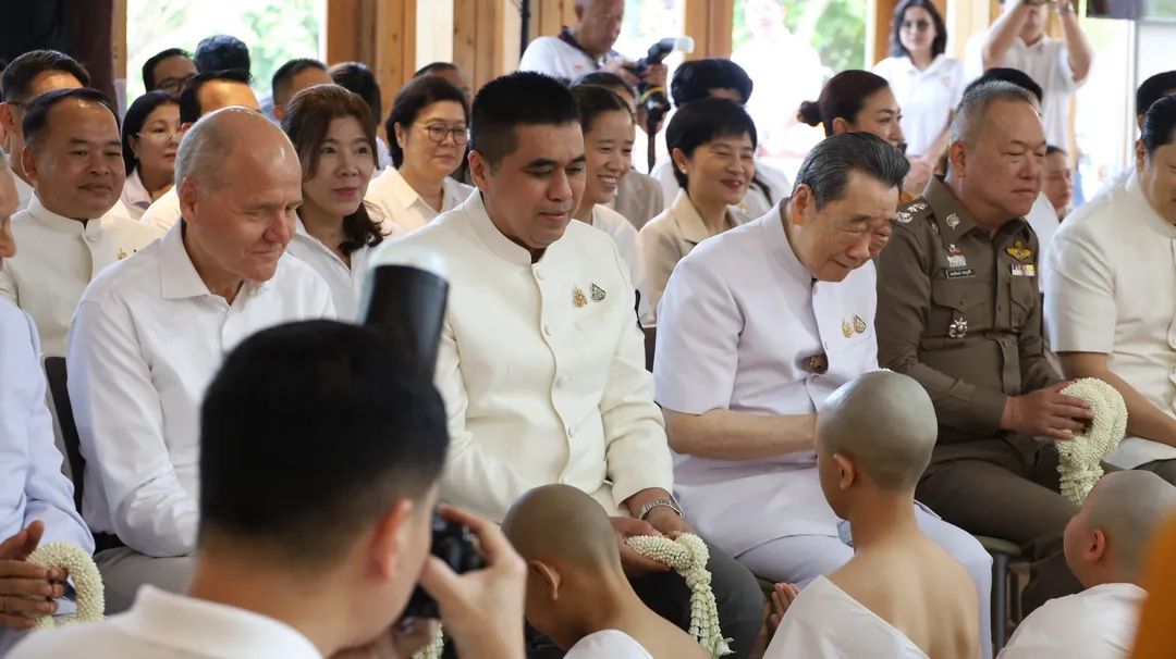 ผู้ว่าโคราช ร่วมพิธีบรรพชา สามเณร ปลูกปัญญาธรรม ปี 12 มุ่งสร้างเยาวชนต้นแบบคุณธรรม