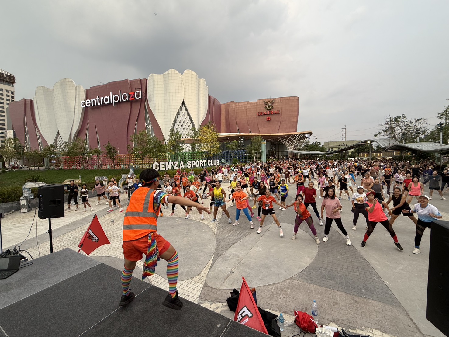 ห้างแตก! เซ็นทรัล โคราช ฟีเวอร์สุด Aerobic Mix Dance ทำถึงจัด &ldquo;แอโรบิกฟีลสวนลุม&rdquo; ลูกค้านับพันแห่ร่วมกิจกรรมเต็มพื้นที่