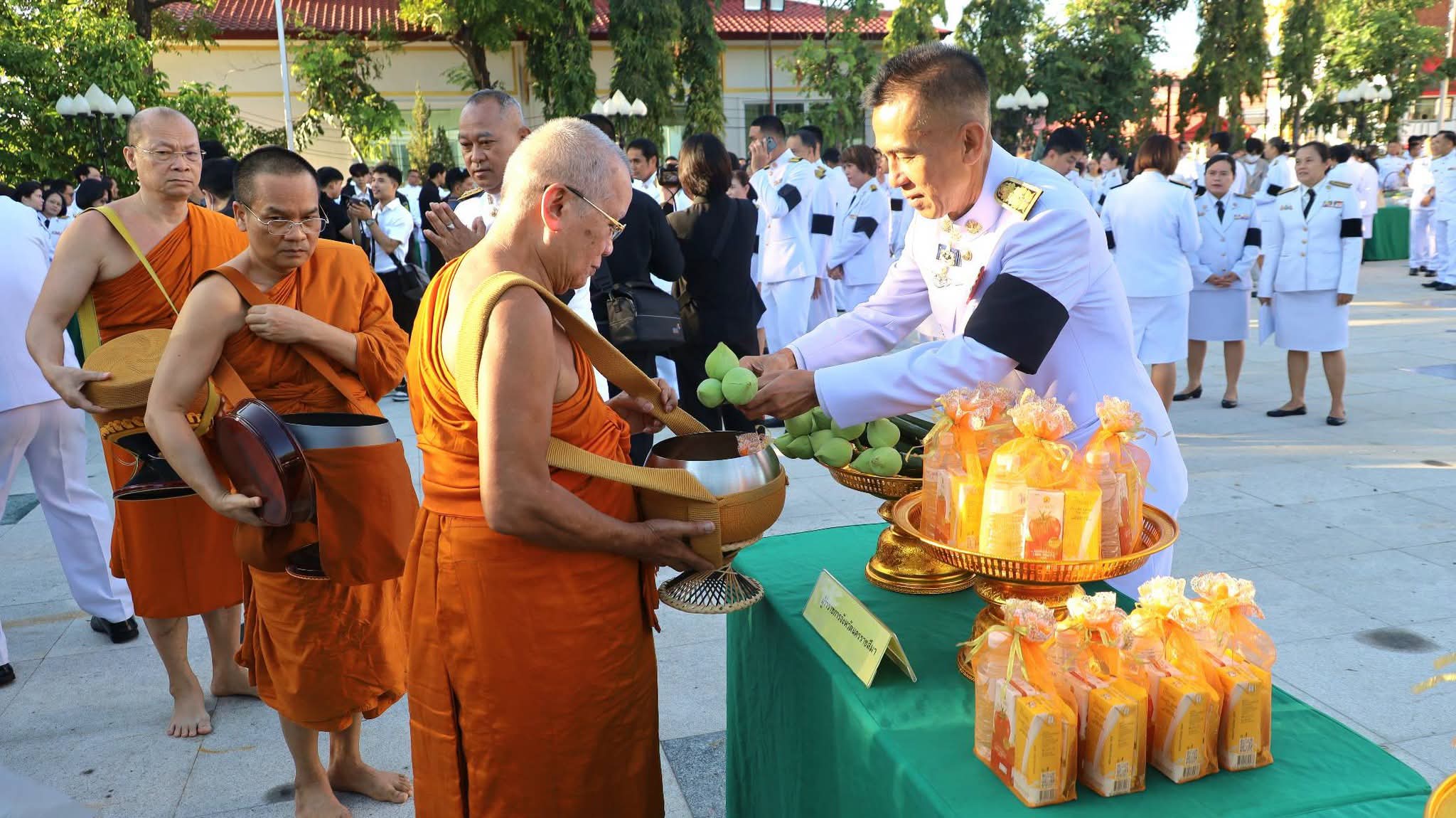 ผู้ว่าโคราช ประกอบพิธีสวดเจริญพระพุทธมนต์และทำบุญตักบาตร ถวายเป็นพระราชกุศลเนื่องใน วันปิยมหาราช ประจำปี 2569