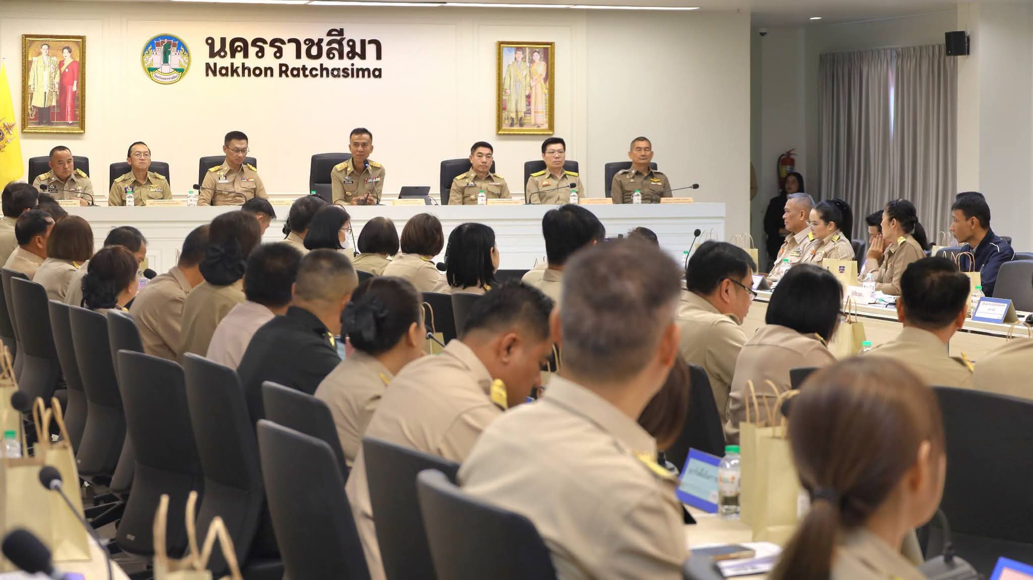 ผู้ว่าโคราช ประเดิมประชุมกรมการจังหวัดนัดแรก เน้นนโยบาย 1 จังหวัด 1 ทิศทาง หลายหน่วยงานรับผิดชอบ เพื่อประชาชน